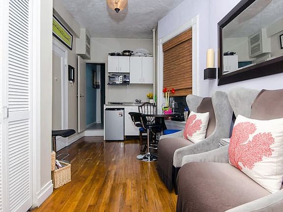 2nd image of 241 W 15th St #2RW