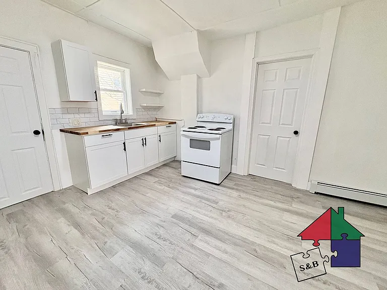94 Malletts Bay Ave — Photo 9