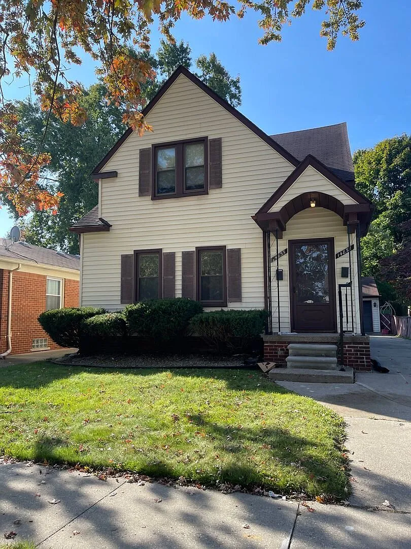 2 Bedroom 1 Bathroom Multi-Family Home in Allen Park- 1st Floor Flat — Photo 1
