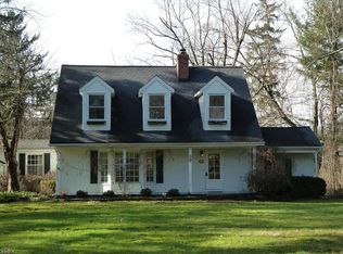 39 Paw Paw Lake Dr, Chagrin Falls, OH 44022