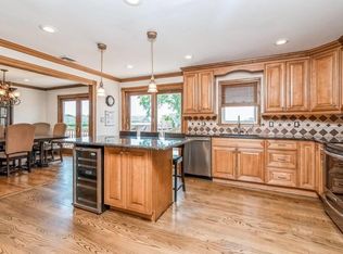 10 Sinnickson Rd, Center Moriches, NY 11934