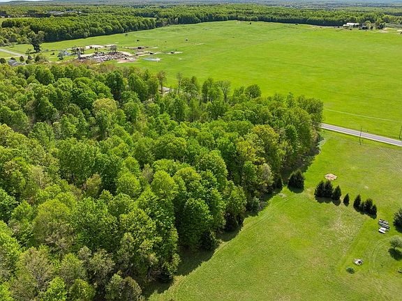 3rd image of 2799 Lake Ann Rd