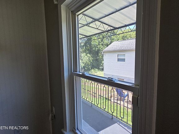 5th image of 1809 Allen Ave