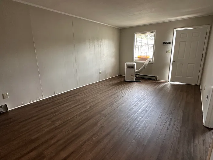 516 E Charles St #5 — Photo 2