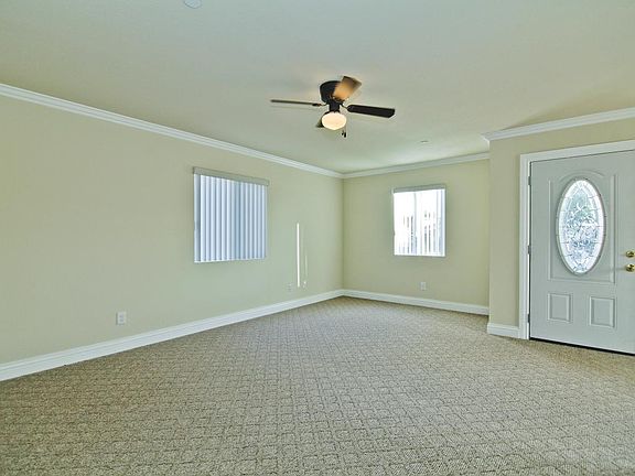 5th image of 827 E 109th St