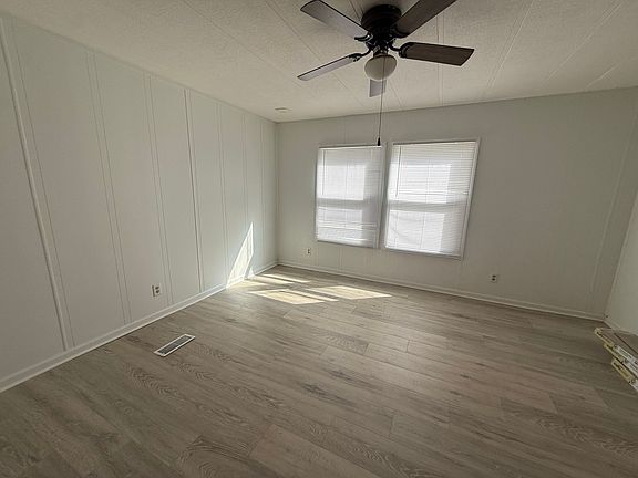 5th image of 227 Blackthorn Rd