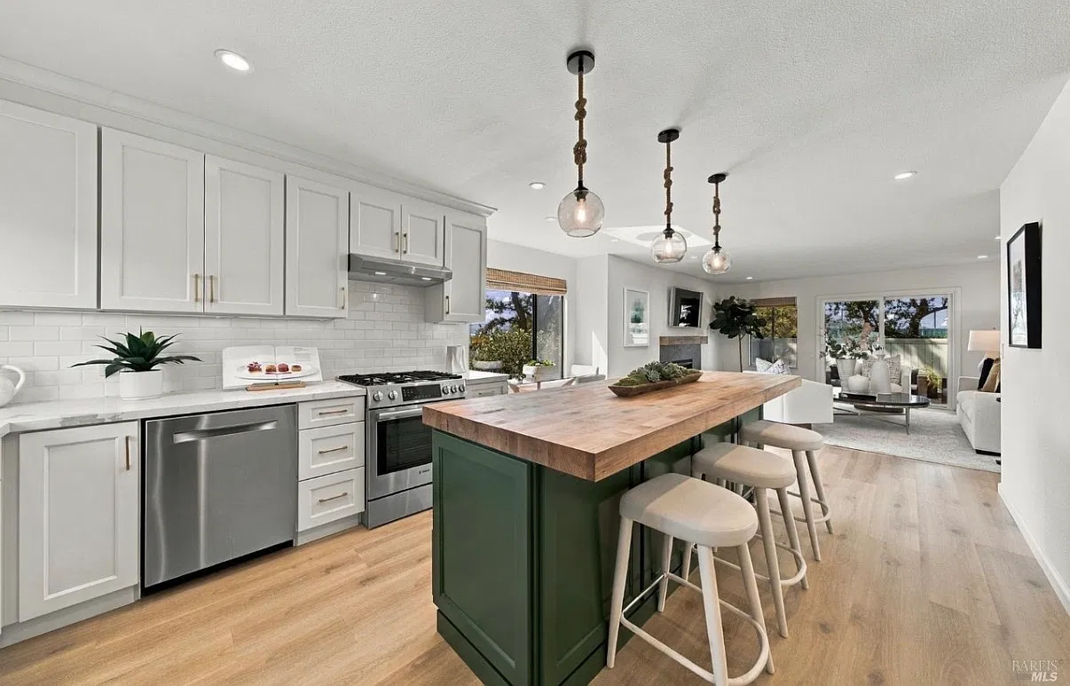 2 bed, 2.5 bath, 1216 sqft, $5,200 — Photo 1