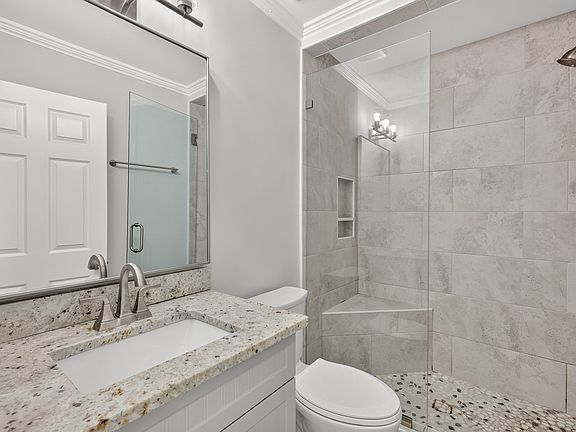 4th image of 7211 Dianne Dr