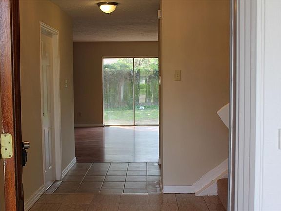5th image of 8423 Twin Lamps Ln