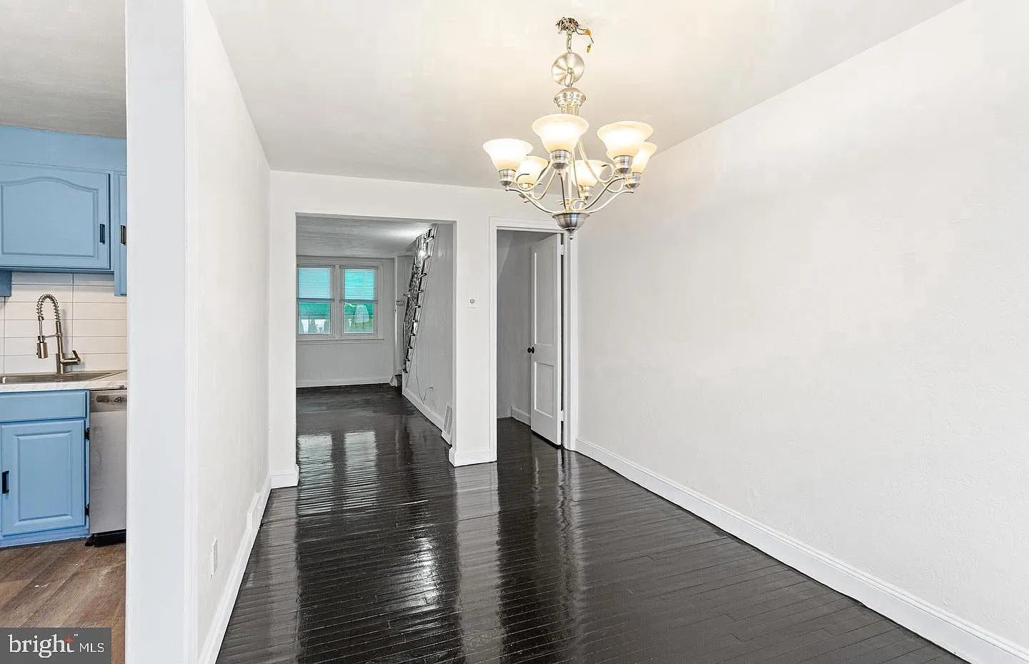 3 bed, 1.0 bath, 1120 sqft, $1,900 — Photo 4