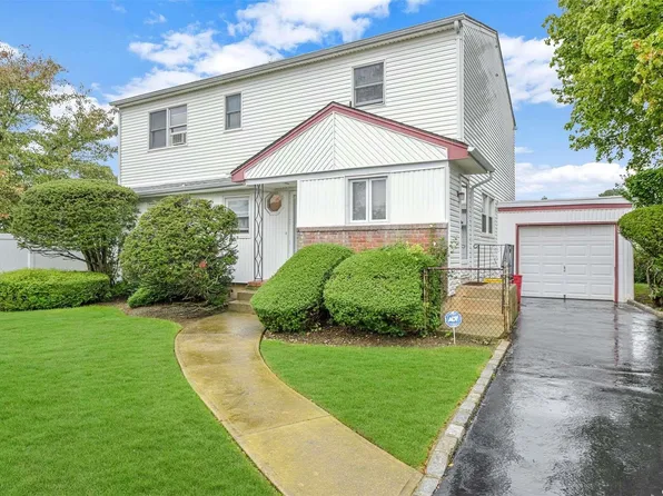 11 Wendy Lane, Massapequa Park, NY 11762