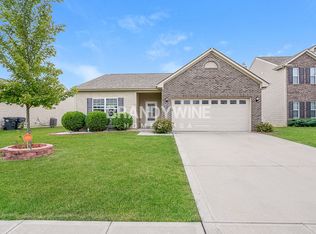 877 Blue Ash Trl, Greenwood, IN 46143