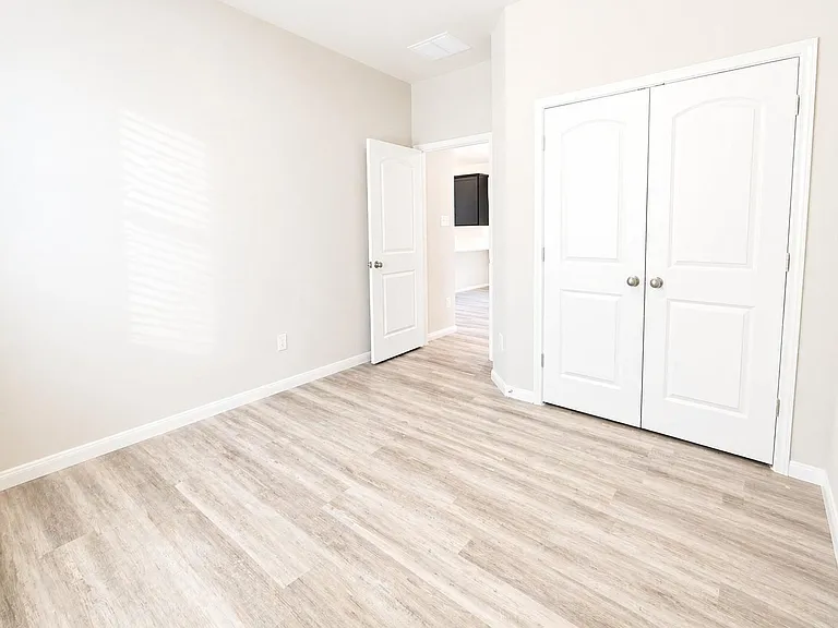 10443 Port Huron Ln — Photo 10