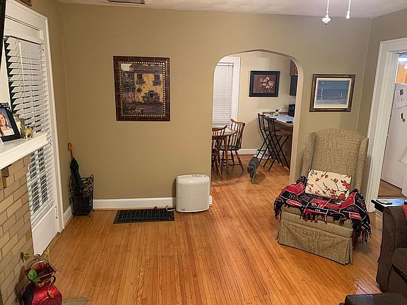 3rd image of 1828 Freeman Ave
