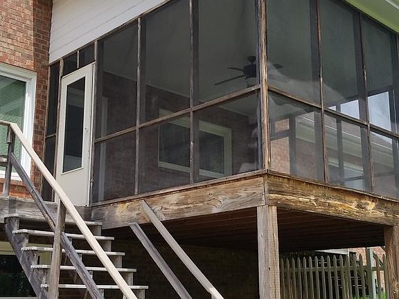 Spacious screened porch