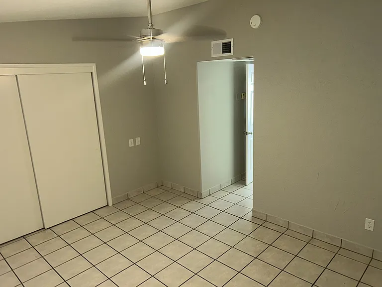2033 S Forest Ave — Photo 10