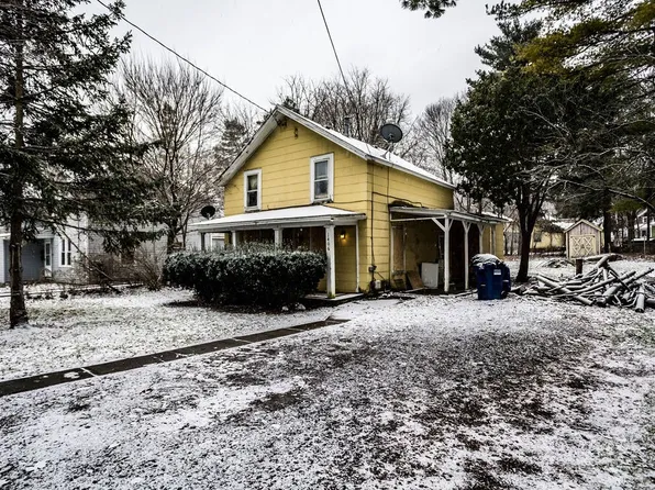 1406 Valley Dr, Syracuse, NY 13207