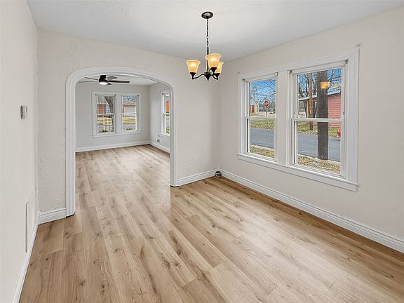 5th image of 304 Texas St