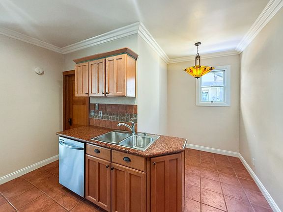 4th image of 2040 Dale St