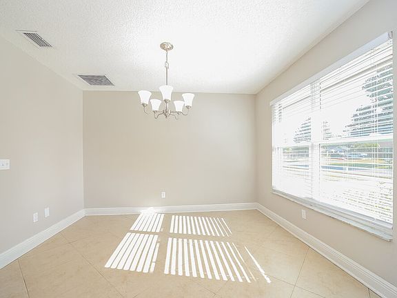 5th image of 3127 Watson Dr S