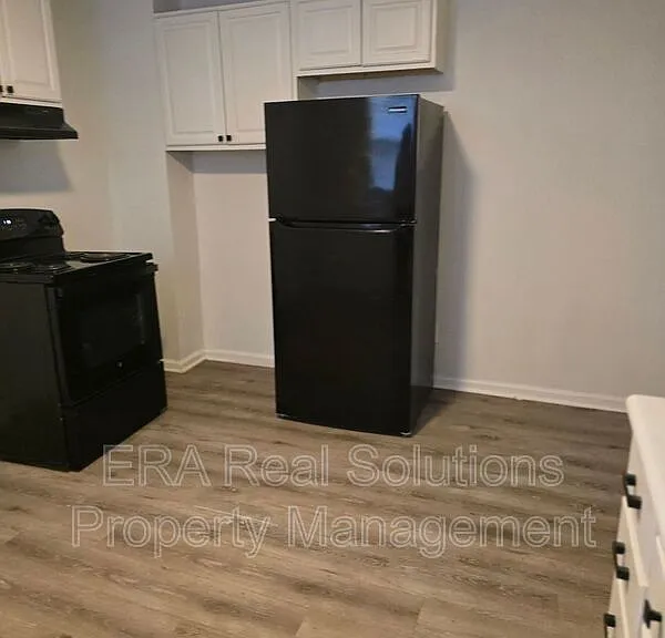 587 S Burgess Ave — Photo 6