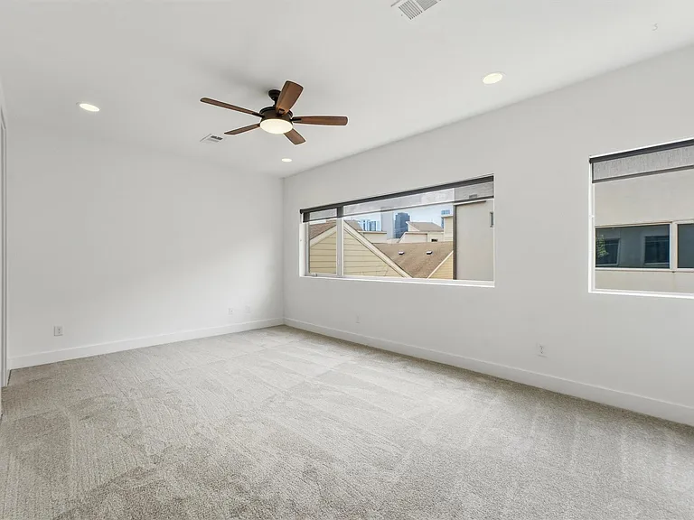 2338 Commerce St — Photo 19