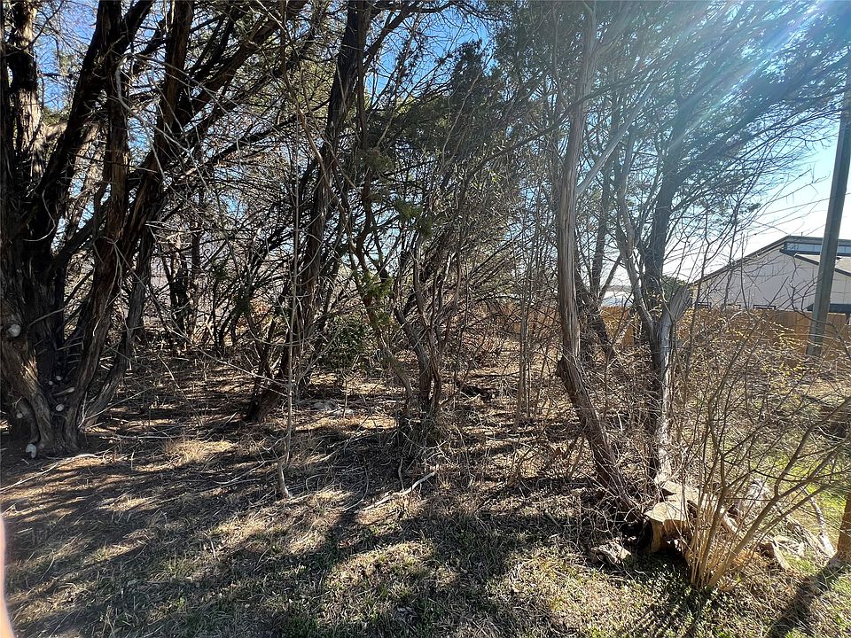 1st image of 915 Colorado River Dr
