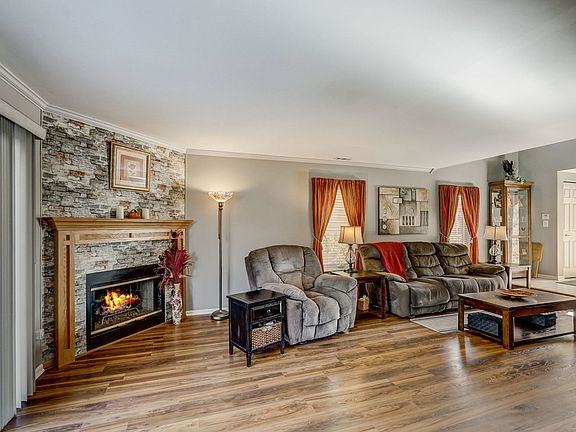 2nd image of 322 Cromwell Ct