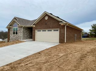 102 Max Cavnes Rd, Danville, KY 40422