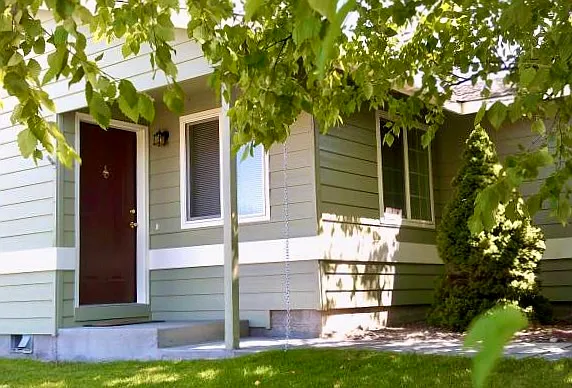 NE Dawson Dr, Bend — Photo 4