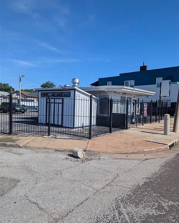 7954 N Broadway