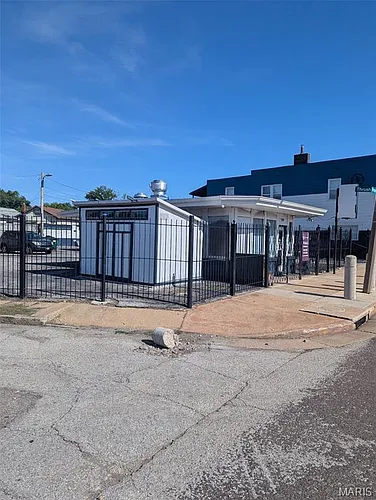 7954 N Broadway Photo 1
