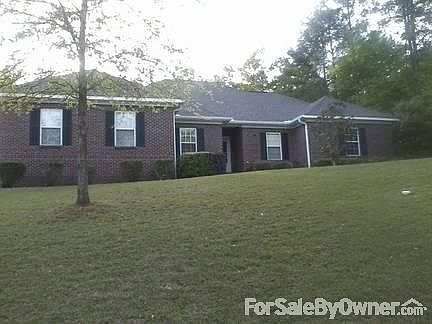 FRONT YARD
						:
						Has 2 car garage, 4 bed room house built in 2001