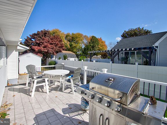 4th image of 101 Loganberry Ct