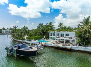 1121 N Venetian Dr, Miami Beach, FL 33139