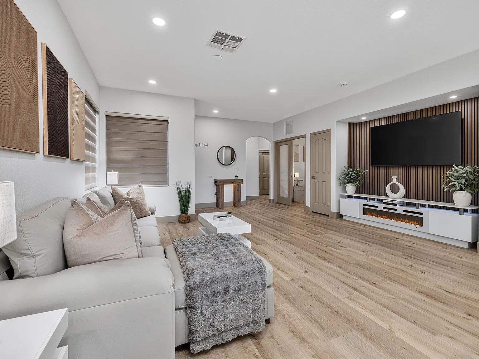 3 bed, 1320 sqft, $3,500 — Photo 2