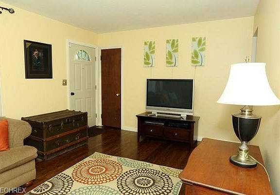 4th image of 1008 Central Parkway Ave SE