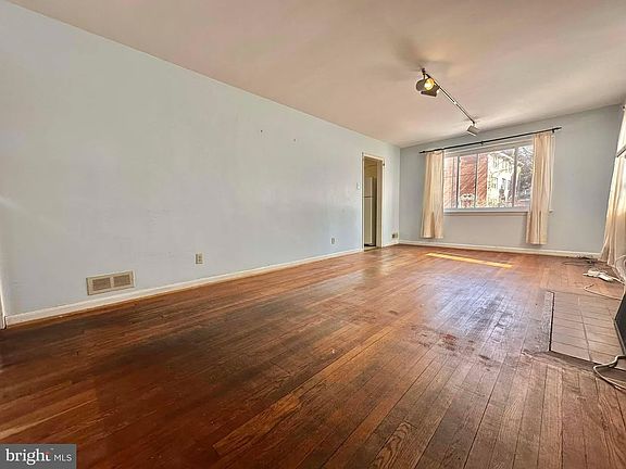 2nd image of 1818 N Adams St