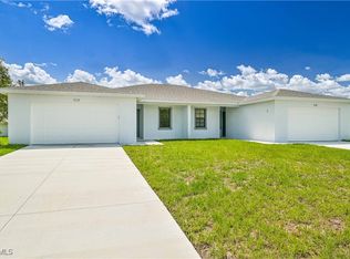 526/528 Grant Blvd, Lehigh Acres, FL 33974