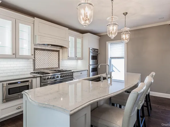 606 E Jericho Tpke, Huntington Station, NY 11746
