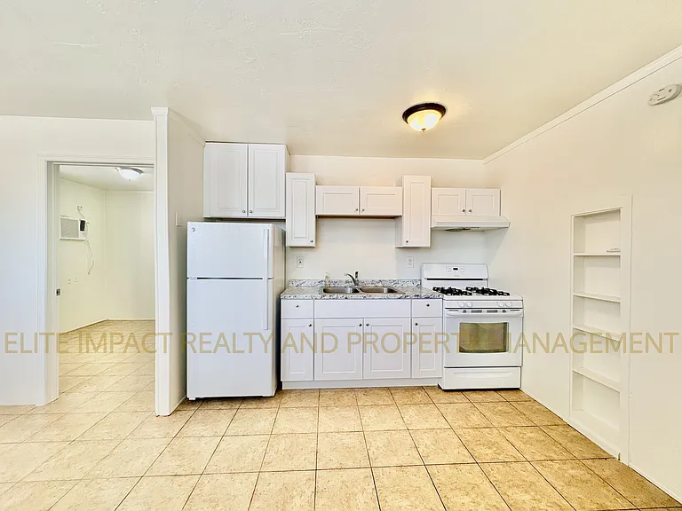 2466 N Treat Ave #1 — Photo 4