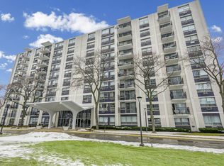 9009 Golf Rd APT 2A, Des Plaines, IL 60016