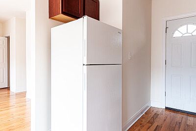 5th image of 621 W Cornelia Ave #3S