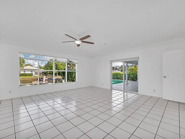 2427 Sea Island Dr — Photo 24
