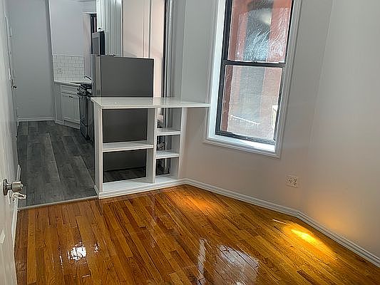 1st image of 717 9th Ave #2E