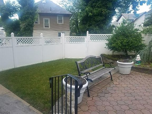 2nd image of 49 Park Dr S