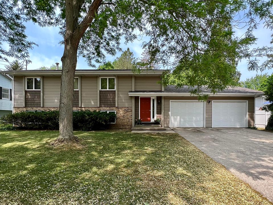 1st image of 715-717 N Bradley Rd