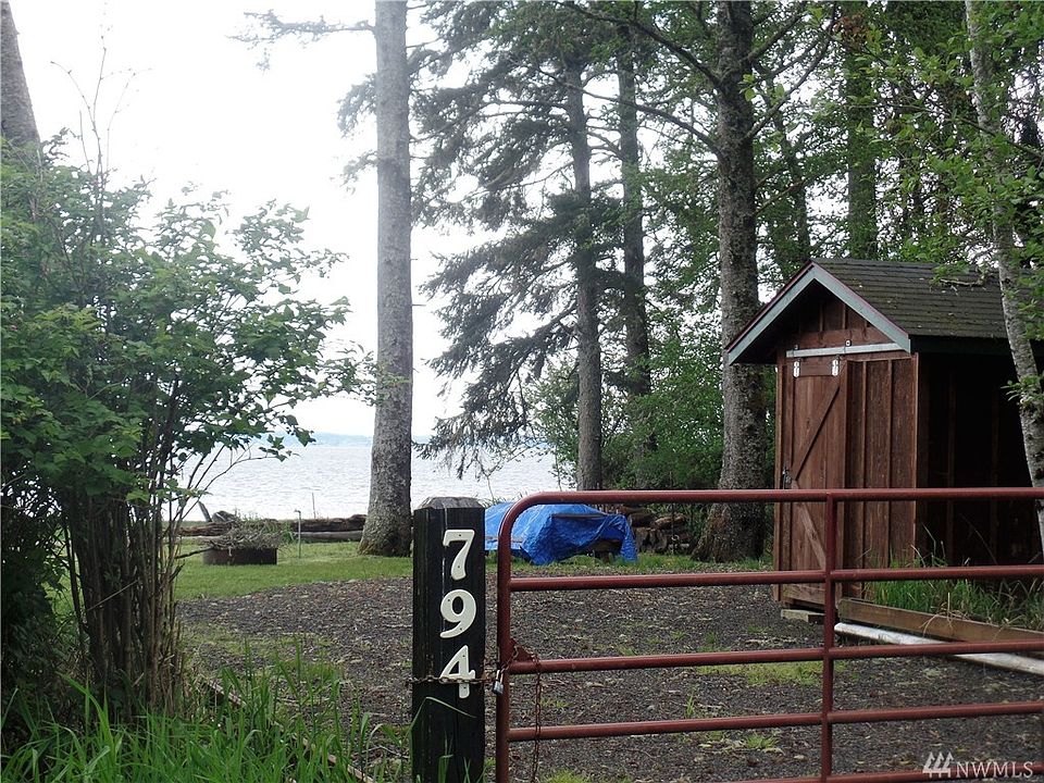 1st image of 794 Duck Lake Dr NE