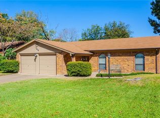 744 NW Wood St, Burleson, TX 76028