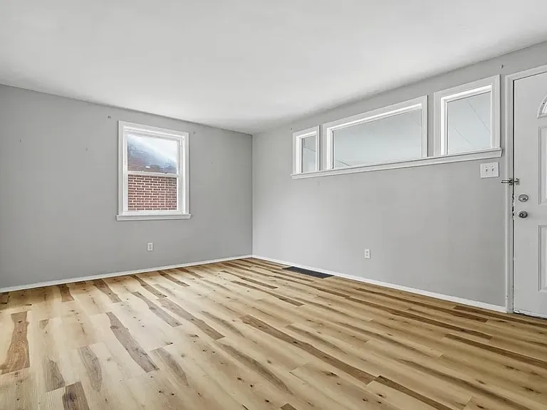 110 Dunbar Dr — Photo 5